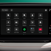 Nové vylepšenia pre ELROQ aj ENYAQ