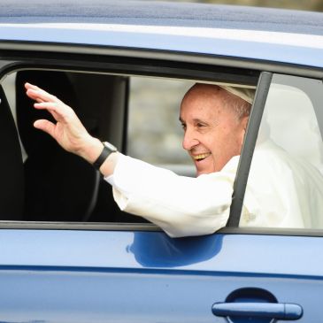 ŠKODA vozí pápeža Františka